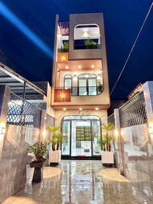 bán nhà 1trệt 2 lầu mt đường nhựa lê văn lâm phường long an, tỉnh tây ninh