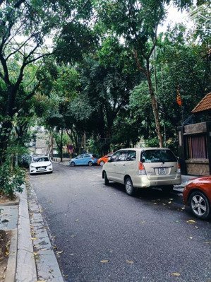 cho thuê nhà lê văn thiêm- lê văn lương, dt 70m²* 5t, thang máy, thông sàn, ô tô đỗ. giá thuê 28tr