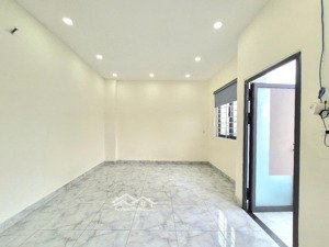 giá 4tr5 ban công cửa sổ ngay gigamall thủ đức