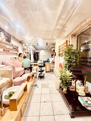 nhỉnh 5tỷ tậu ngay nhà phố vip đào tấn 5m ra phố đang kinh doanh sầm uất lô góc 22/50m2