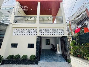 bán căn nhà mới và đẹp góc 2 mặt hẻm trung tâm phố nhatrang ô tô đậu trong sân giá tốt