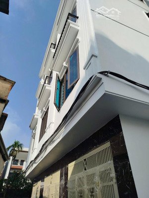 duy nhất 1 căn rẻ nhất phụng châu- chương mỹ. 500m full tiện ích, có chỗ để ô tô.