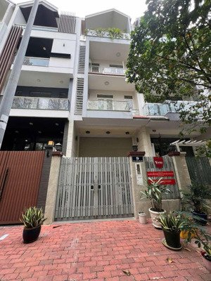 bán nhà phố him lam kênh tẻ quận 7 - vị trí gần bờ hồ, công viên, thoáng mát, giá cực tốt.