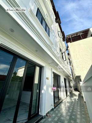 nhà 4 tầng cực hot ô tô đỗ gần sát cửa ngay ngã tư 152 hồ sen chợ hàng chỉ từ 3.6 tỷ/ căn