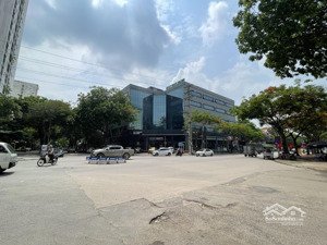 cho thuê mp kim mã, dt 5000m2 sân vườn cực đẹp xd 2000m2x2t, mt 100m, mọi mô hình. lh: 