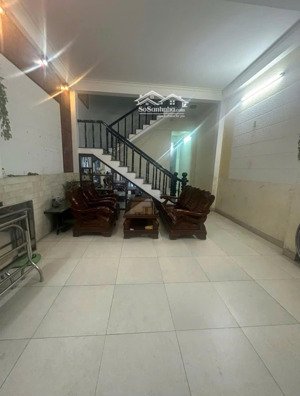 nhà 2 tầng gần ngay chợ cẩm lệ - đường 7,5m giá 6,5 tỷ