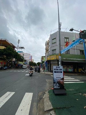 bán nhà mặt tiền đường độc lập phường phú thọ hòa dt 4,2 x19 đúc 1 trệt 1 lửng 3 lầu sân thượng