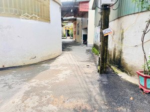 siêu phẩm trung tâm thị trấn chúc sơn diện tích 51m mặt tiền = hậu 4,15m vuông vắn chưa có