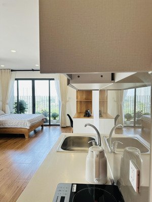 cho thuê căn officetel, căn góc decor đẹp lavida plus, 37m2 giá 13tr. xem nhà lh 