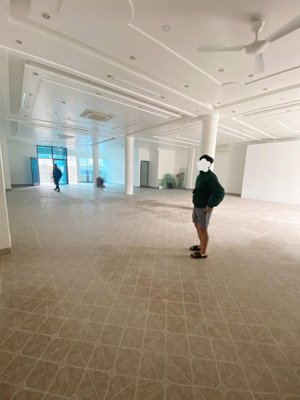 sàn 200m2 mặt phố bắc cầu, ngọc thụy, long biên, 17tr/t