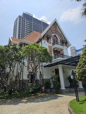 đẳng cấp sang trọng - mt nguyễn ư dĩ, p. thảo điền, quận 2 - dt 37 x 40m - 3 tầng - giá bán 380 tỷ