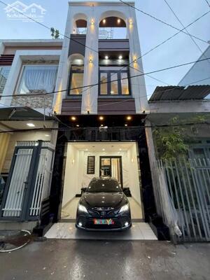 Nhà 1 trệt 2 lầu rộng đậu ô tô trong nhà, gần chợ An Hòa