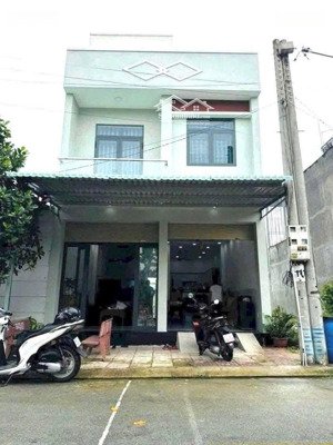 chính chủ gởi bán trệt lầu tum. ở ngã tư chiêu liêu, dĩ an. dt 67m. full thổ. ngang 6m. đường thông