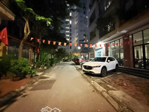 hoàng quốc việt - 82m x 5 tầng , mt 5m- ngõ thông - ôtô tránh - vỉa hè - kinh doanh - giá 28.9 tỷ