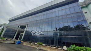 cho thuê mt nam kỳ khởi nghĩa, p.vts, quận 3. dt: 20x33, trệt, 2 lầu, giá: 300tr/tháng.