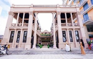 cho thuê lô góc 3 mặt tiền 2 tầng mặt tiền trần hưng đạo , 375m2 , ngang 15m , gọi văn phú