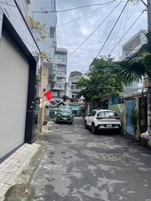 bán chdv 10p có dòng tiền ổn định, bề ngan lớn 5,7m, hxh thẳng 1 trục vĩnh viễn, 110m2 chỉ 11ty.