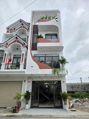 nhà hoàn công, ngang 5m vừa hoàn thiện xong, gần vòng xoay an phú 1km