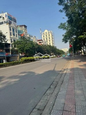 siêu phẩm mặt phố nguyễn văn cừ - tòa nhà 11 tầng - dòng tiền 365tr/tháng