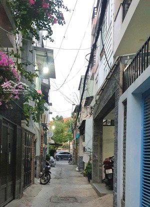 chủ giảm mạnh giá còn 7 tỷ bán nhà hẻm 4,5m ngay mt phạm văn hai p5 tb , dt 4x13 trệt lầu