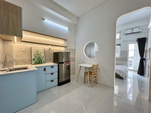 phòng thiết kế hiện đại có bancol ngay nguyễn xí