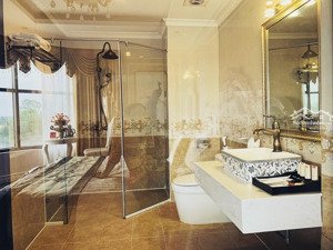 50 tỷ nhỉnh sở hữu ngay toà khách sạn trần thái tông 126m2*10t mt 8m doanh thu 200tr/th