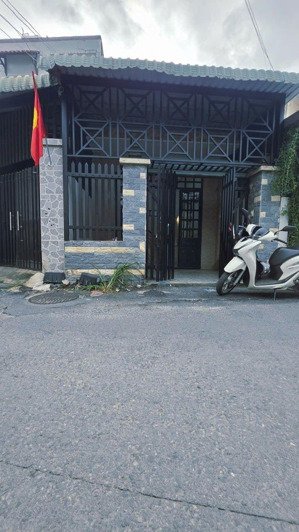 bán nhanh nhà cấp 4,mặt tiền cao bá quát,dĩ an,3,65 tỷ,57m2,đường 6 m thông.ngay chợ dĩ an,ga dĩ an