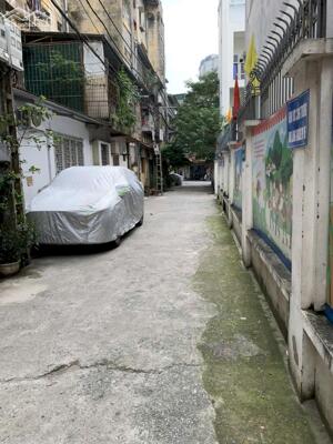 Cho thuê lâu dài nhà 3,5 tầng, ngõ 128C Đại La gần trường tiểu học Đồng Tâm, ô tô đỗ cửa