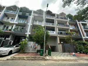 cần bán nhanh nhà phố kdc him lam quận 7 5x2om , 7.5x2om giá 28 tỷ/căn. lh em tài xem nhà