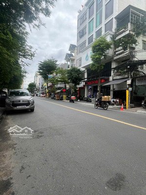 mặt tiền trung tâm quận 10, cmt8 vô 100m chỉ với giá siêu hời 23 tỷ, dt đất 84.4m2.