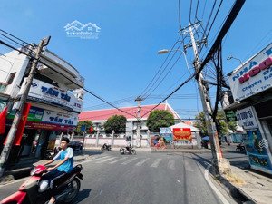 bán gấp. nhà đẹp mới toanh- đường nhựa 5m sát mặt tiền - 1t2l tặng full nội thất 60m2( ngang 5.2m)