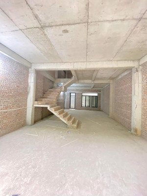 cho thuê kho tại kđt geleximco dt sử dụng 400m giá nhỉnh 10tr. lh 