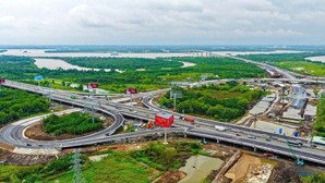 đất ven sông mát mẻ, xây 1 trệt 3 lầu. cách vành đai 3 chỉ 600m.