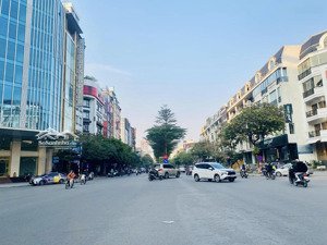 cho thuê tòa nhà phố trần thái tông 155m2 2 mặt tiền, 1 hầm + 7 nổi