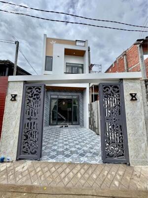 Bán nhà 1 trệt 1 lầu gần cổng chào Vĩnh Cửu giá chỉ 1ty960 ,ngân hàng hỗ trợ 70% Nhà đường xe hơi