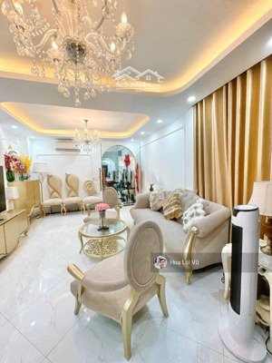 - bạch mai- gần phố huế- đh kinh tế quốc dân- bách khoa- nội thất đẹp- giá 9.5 tỷ