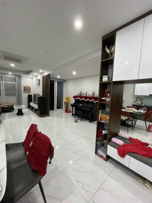 cần bán gấp căn hộ chung cư 100 m2, 3 pn tòa ct1.1 mễ trì hạ ; 