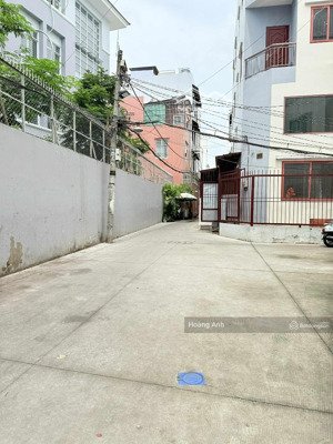 nhà mới đẹp ở ngay khu vip phan xích long, 45m2 ngang 4.4m nở hậu 6.3m