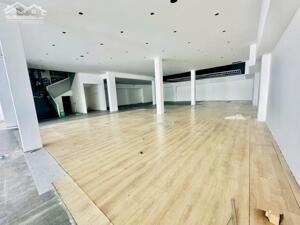 Cho thuê nhà 2 tầng mặt tiền Nguyễn Văn Linh, Hải Châu (Ngang 15,6m)