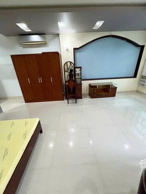 phòng bancol tách bếp đường phạm hùng giao nguyễn văn linh. 45m2. full nội thất. giá: 5,7tr/tháng