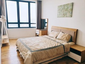 cần cho thuê căn hộ full nội thất mới đẹp 3 ngủ,2vs, ở f4 trung kính-15tr/tháng, vào ở giữa tháng 9