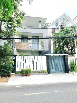 biệt thự khu tên lửa, bình tân, 8x20 2 lầu 4 phòng. lh 