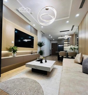 chính chủ bán gấp căn hộ 3pn -82m2 có slot oto bao phí chỉ 6.xx tỷ . lh 0974 999 8** để xem nhà tt