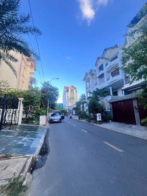 giá rẻ chỉ 155 triệu/m2. mặt tiền ngay cụm xa lộ hà nội, gần mt an phú. dt(6x17m). gpxd: hầm 5 tầng