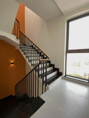 nhà hẻm nội bộ xe hơi ra vô thoải mái, khu vực đường tân sơn nhì, giá chỉ 9,5 tỷ.