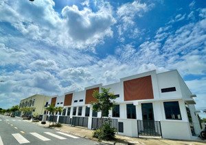 nhà phố phước đông new city giá 1 tỷ 3 liền kề kcn phước đông - shr - tt trước 379tr nhận nhà ngay