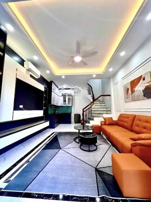 thạch bàn 5 tâng đẹp lung linh 7 tỷ xíu - ôtô đỗ cửa vài bước ra ôtô tránh - dừng đỗ thoải mái