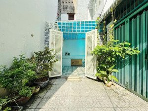 chủ cần bán gấp nhà đường nhiêu tứ, phú nhuận, giá 3 tỷ 970, shr đang cho thuê 21 triệu