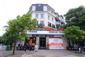 cho thuê nhà mặt phố trung hòa, cầu giấy với lô góc rộng: 30m, diện tích 300m2 x 5 tầng, siêu hot!