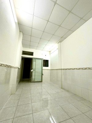 bán nhà đường 3/2 ngô quyền quận 10 hẻm trước nhà 3m. dt: ngang 3m x 9,5m